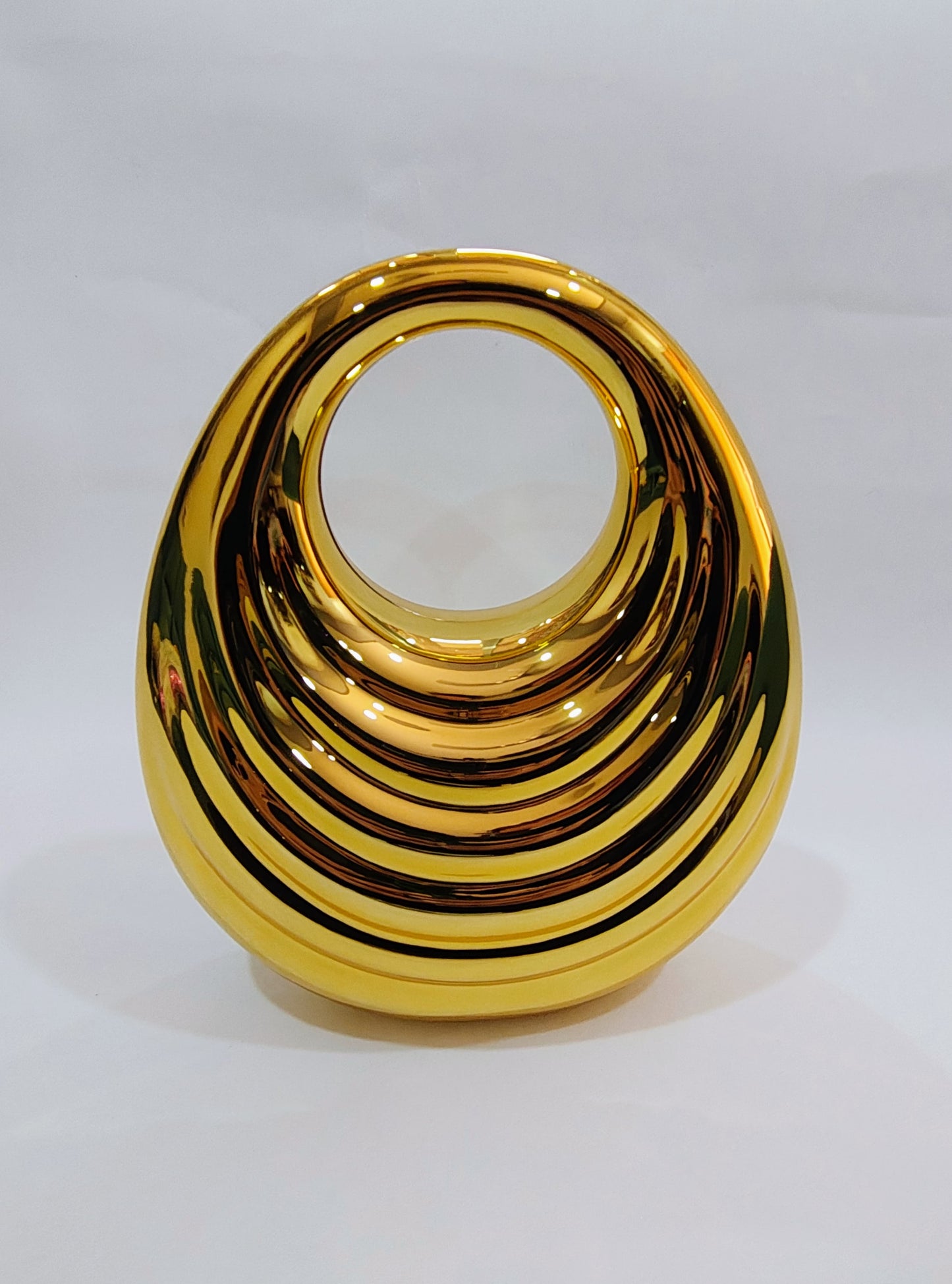 Luxury Metallic Handbag – Stylish & Modern Statement Purse